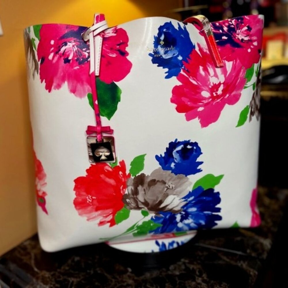 Kate Spade, NWOT SPRING/SUMMER TOTE!